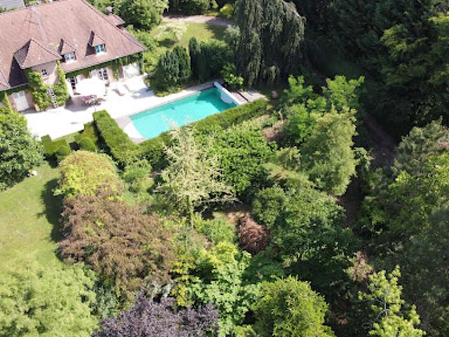 Propriété avec piscine et jardin