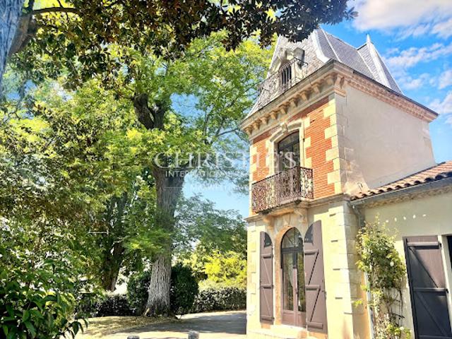 Propriété avec piscine et jardin