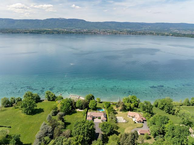 Propriété avec piscine et jardin