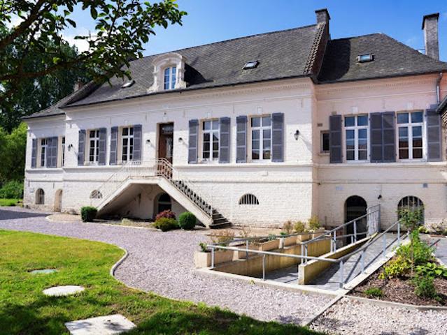 Propriété avec piscine et jardin