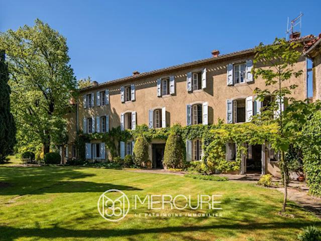 Propriété avec piscine et jardin