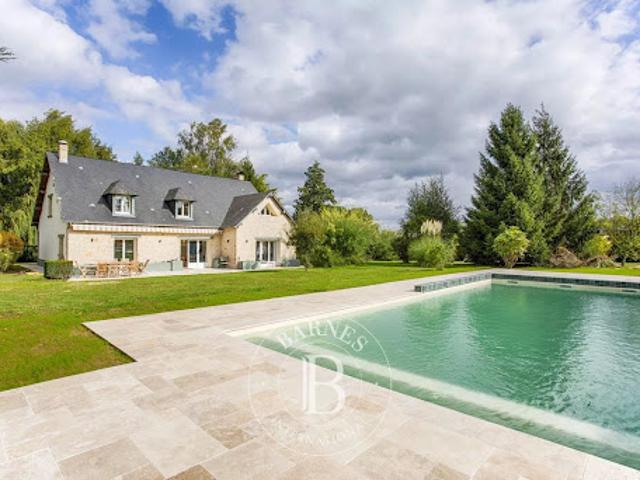 Propriété avec piscine et jardin