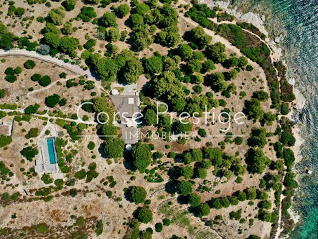 Propriété avec piscine et jardin