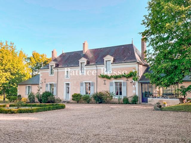Propriété avec piscine et jardin