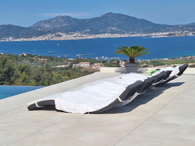 Propriété avec piscine et jardin