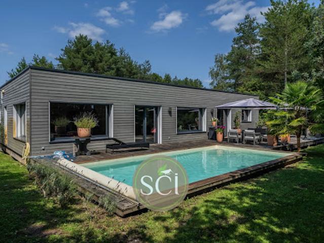 Propriété avec piscine et jardin