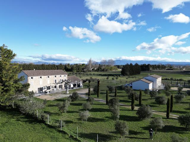 Propriété avec piscine et jardin
