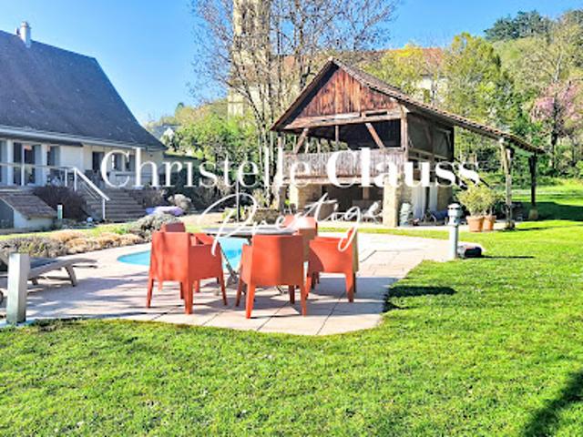 Propriété avec piscine et jardin