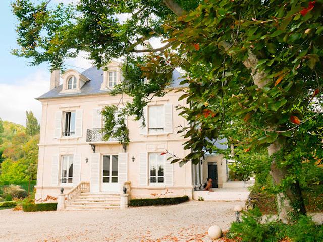 Propriété avec piscine et jardin
