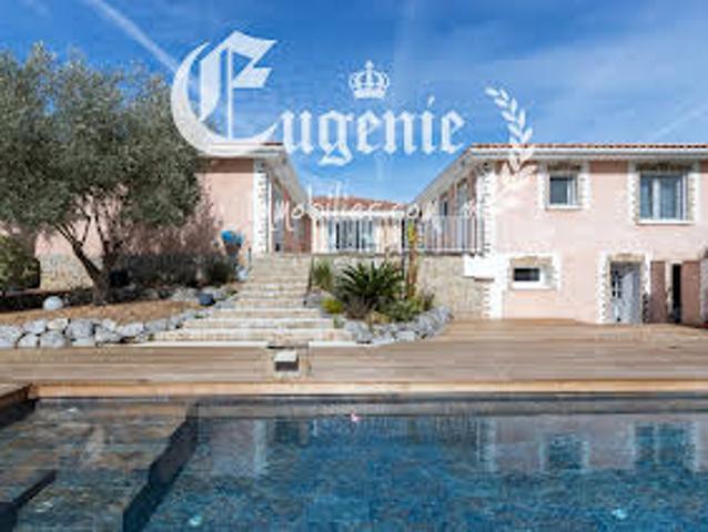 Propriété avec piscine et jardin