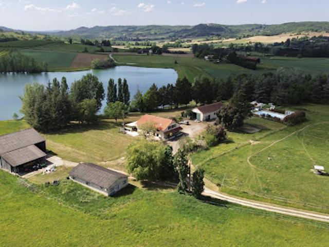 Propriété avec piscine et jardin
