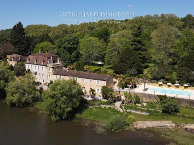 Propriété avec piscine et jardin