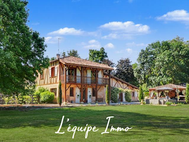 Propriété avec piscine et jardin