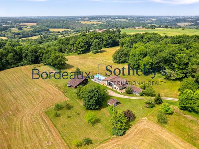 Propriété avec piscine et jardin