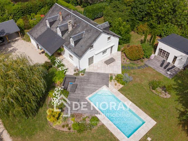 Propriété avec piscine et jardin