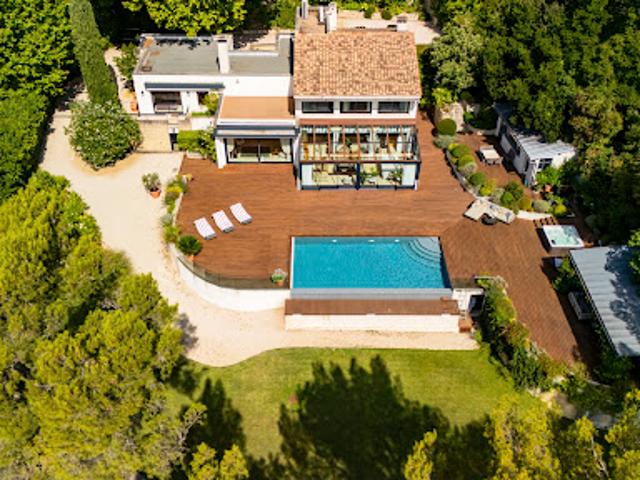 Propriété avec piscine et jardin