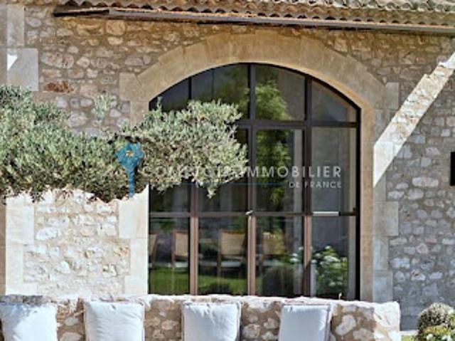 Propriété avec piscine et jardin