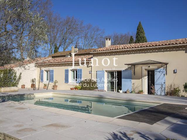 Propriété avec piscine et jardin