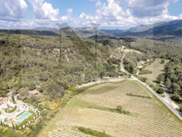 Propriété avec piscine et jardin