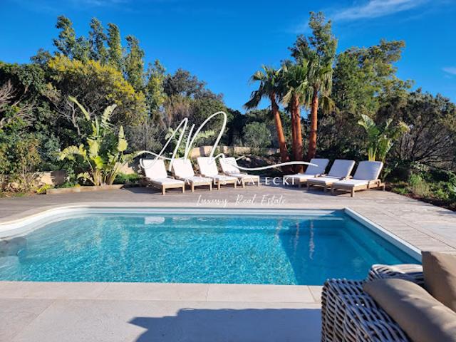 Propriété avec piscine et jardin