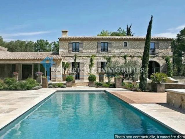 Propriété avec piscine et jardin