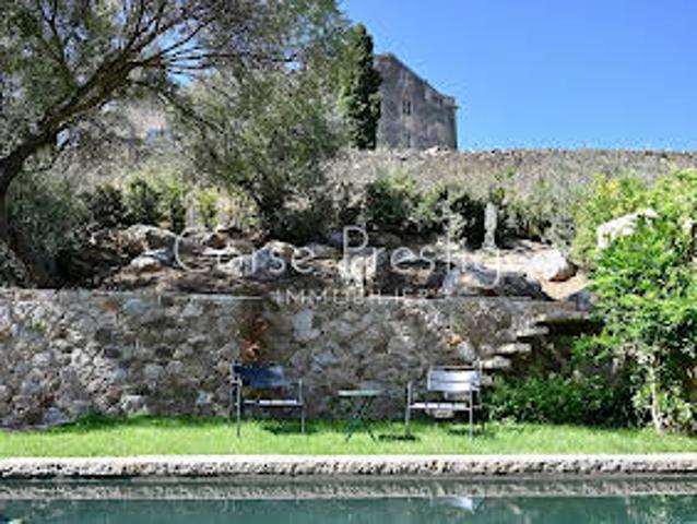Propriété avec Piscine et Jardin