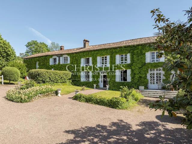 Propriété avec piscine et jardin