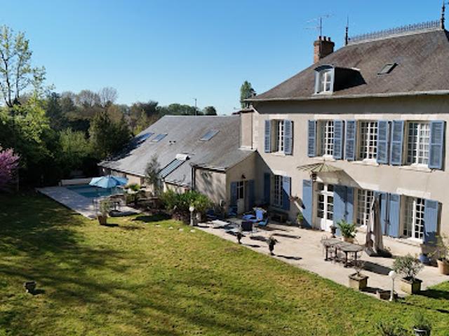 Propriété avec piscine et jardin