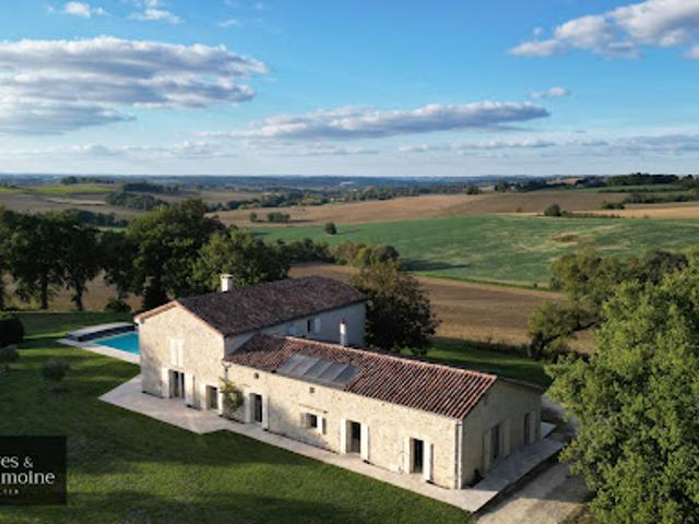 Propriété avec piscine et jardin