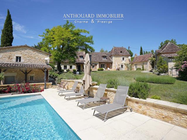Propriété avec piscine et jardin