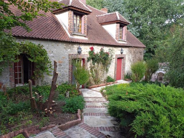 Propriété avec piscine et jardin