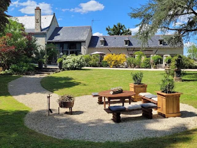 Propriété avec piscine et jardin