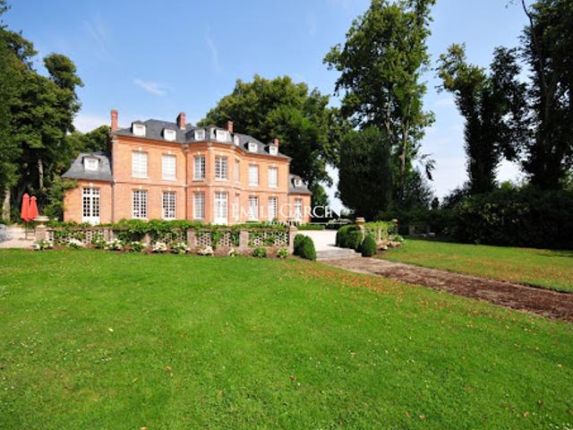 Propriété avec piscine et jardin