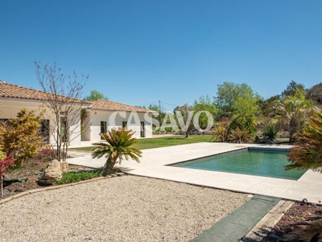 Propriété avec piscine et jardin