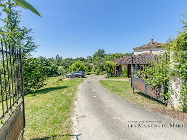Propriété avec piscine et jardin