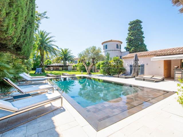 Propriété avec piscine et jardin