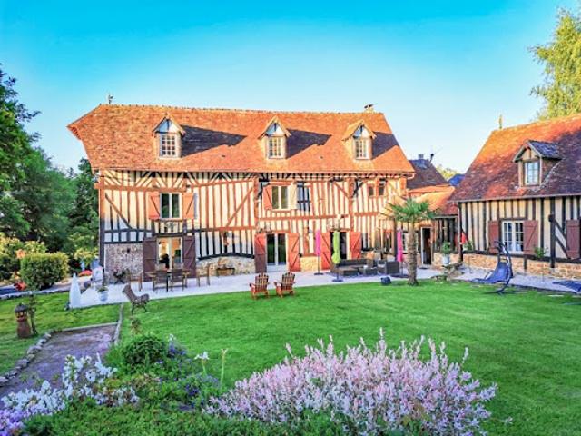 Propriété avec piscine et jardin