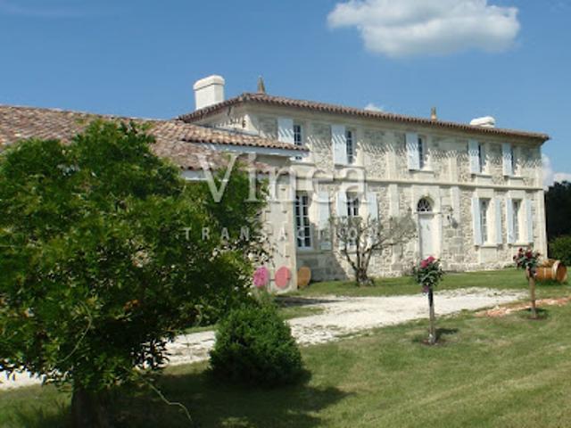 Propriété avec piscine et jardin