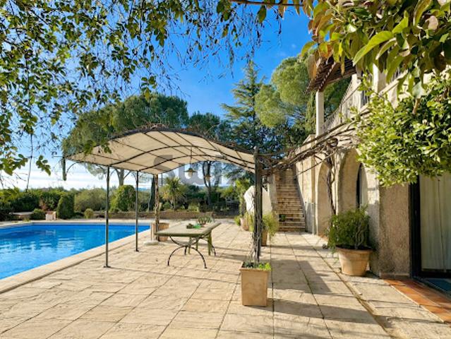 Propriété avec piscine