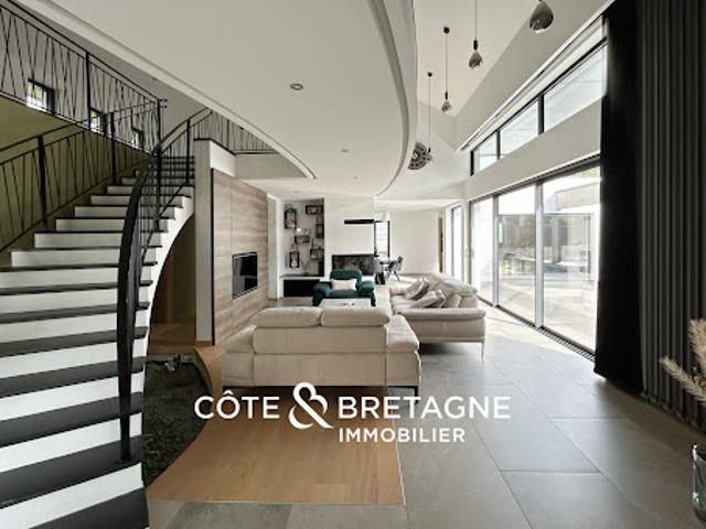Propriété avec piscine et jardin