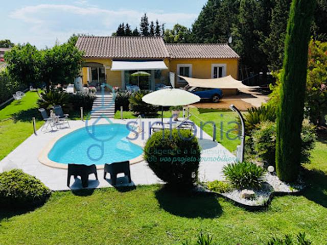 Propriété avec piscine et jardin