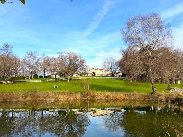 Propriété avec piscine et jardin
