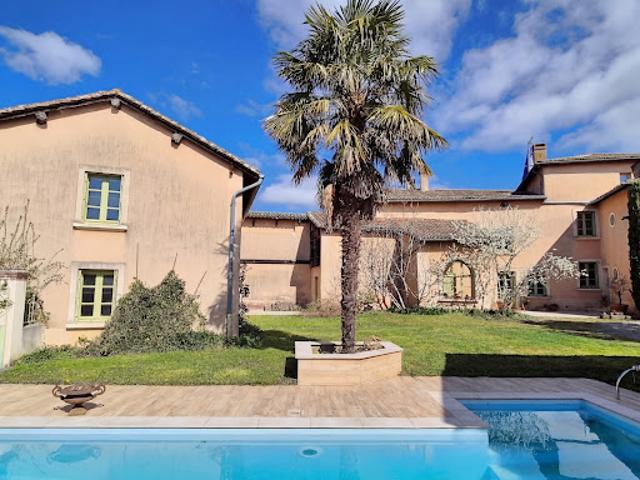 Propriété avec piscine et jardin