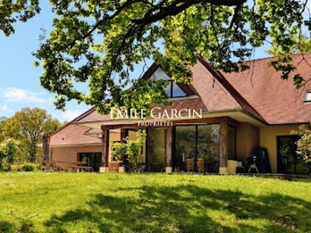 Maison avec piscine et jardin