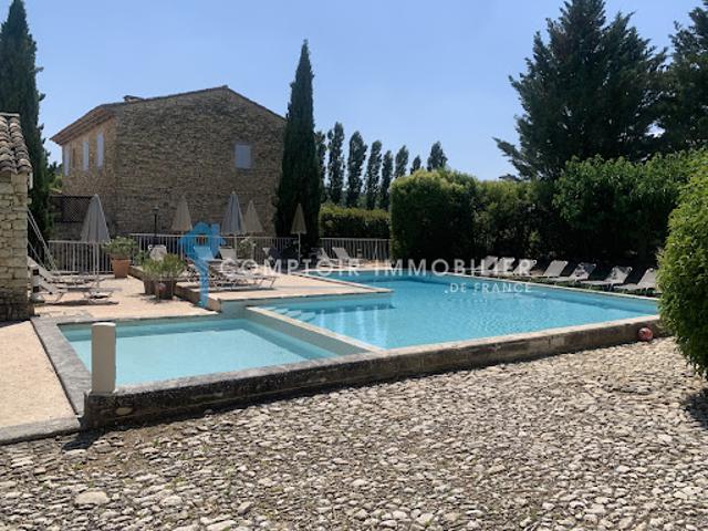 Propriété avec piscine et jardin