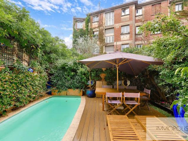 Propriété avec piscine et jardin