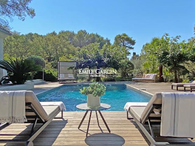 Propriété avec piscine et jardin
