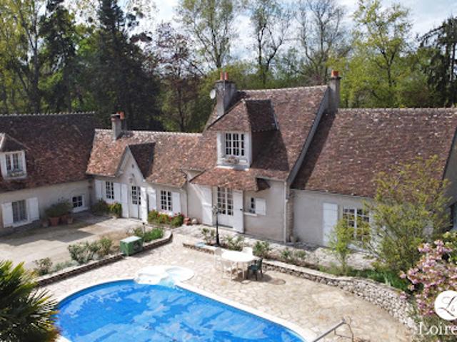 Propriété avec piscine et jardin