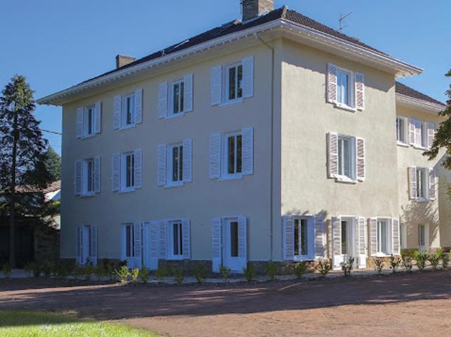 Propriété avec piscine et jardin