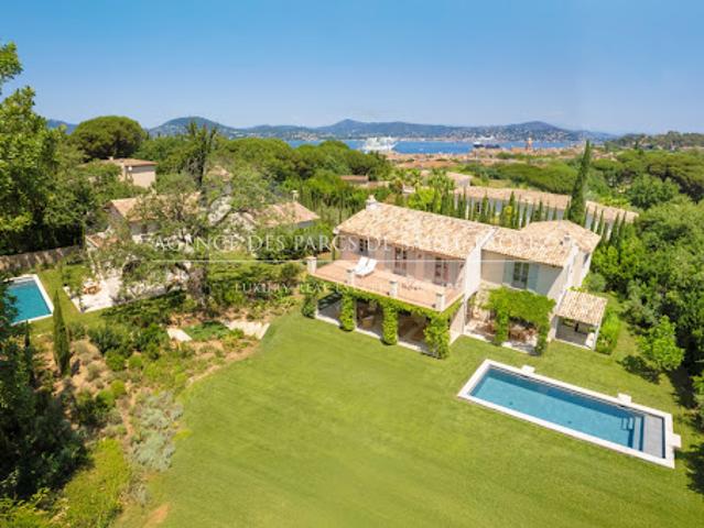 Propriété avec piscine et jardin